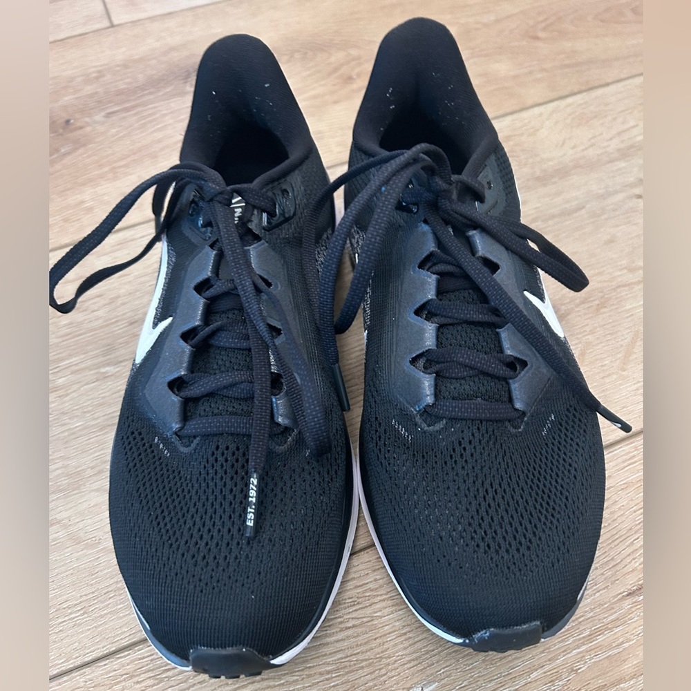 Nike Black Running Sneakers with White Swoosh